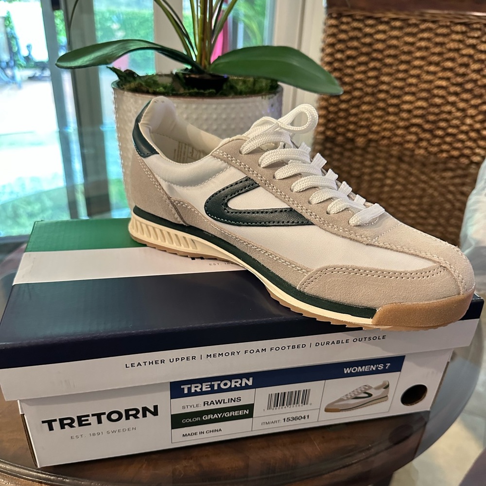 Woman’s sneakers